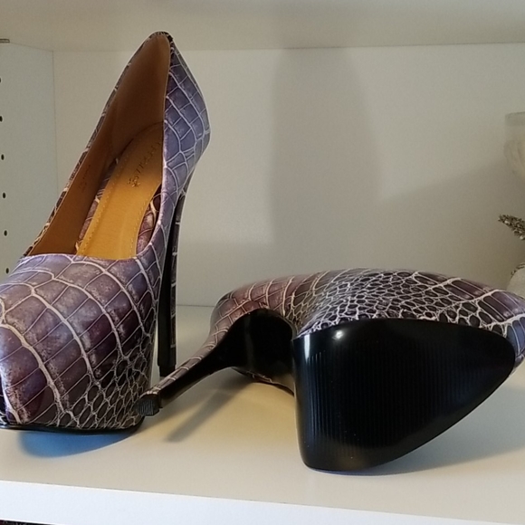 Stiletto heels - Picture 2 of 3